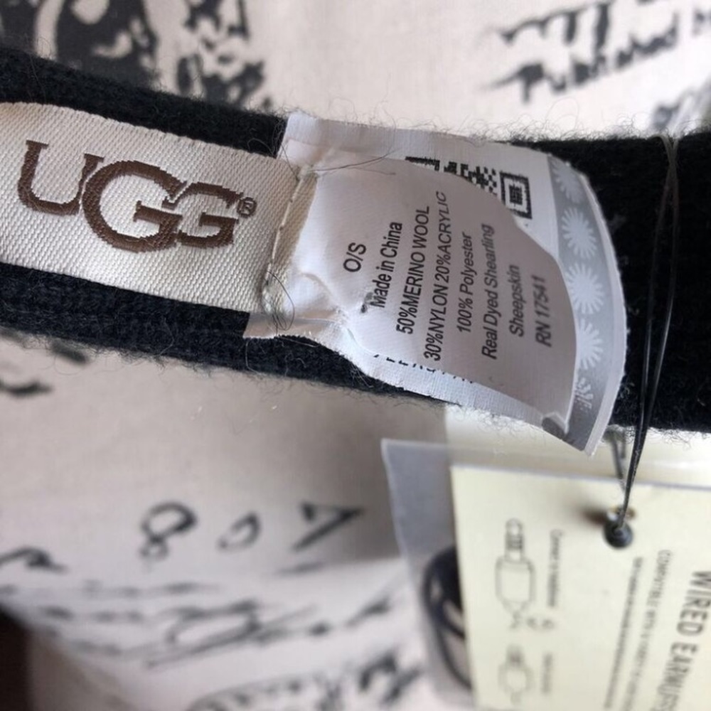 π΄SOLDπ΄NWT UGG SHEEPSKIN WIRED Black EARMUFFS - Picture 5 of 5